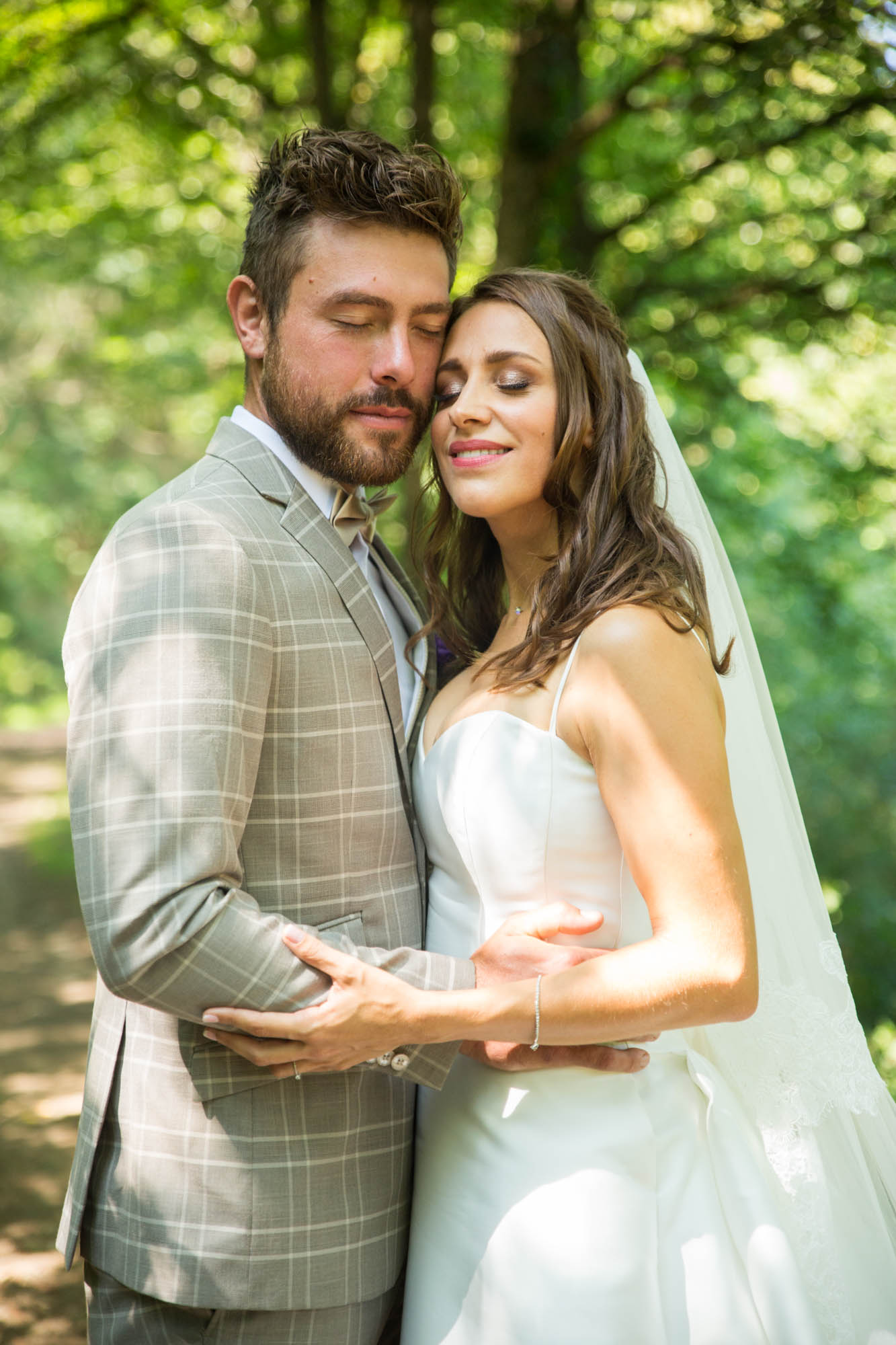 photographe-mariage-genilac-lyon-lifestyle-aurore-ceysson-seance-couple-forêt-naturelle