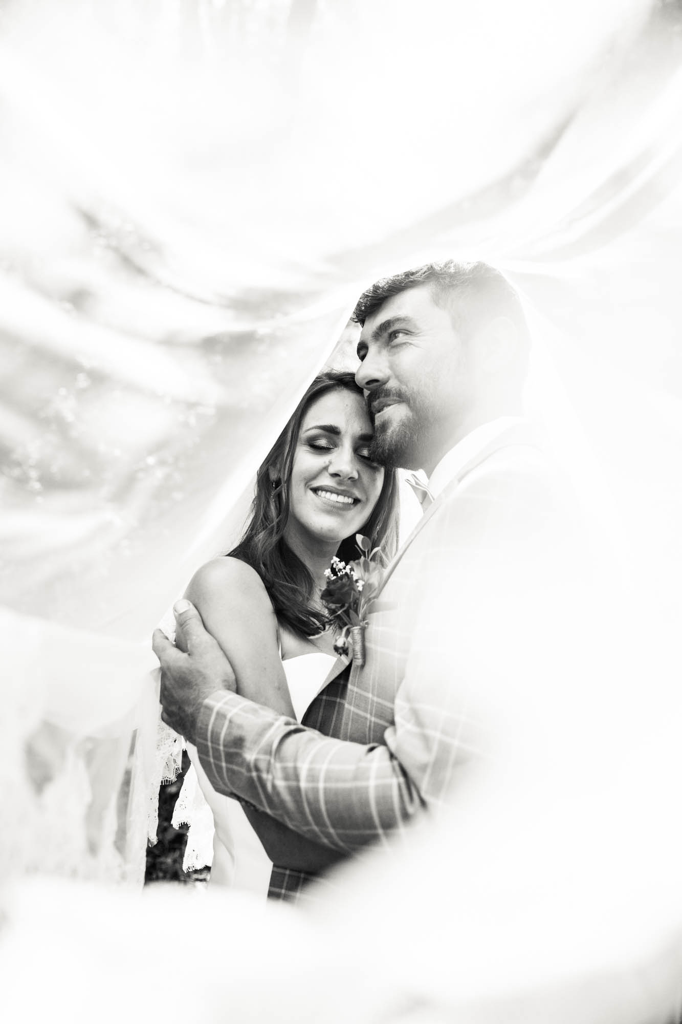 photographe-mariage-genilac-lyon-lifestyle-aurore-ceysson-seance-couple-forêt-naturelle