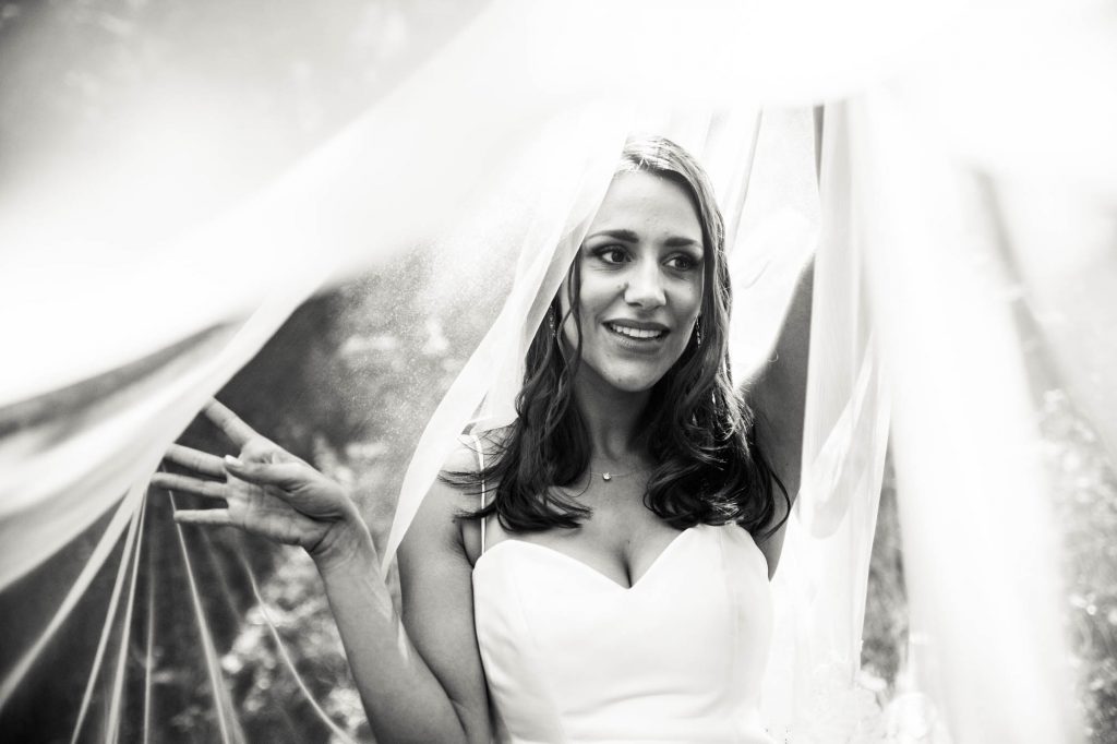 photographe-mariage-genilac-lyon-lifestyle-aurore-ceysson-seance-couple-forêt-naturelle