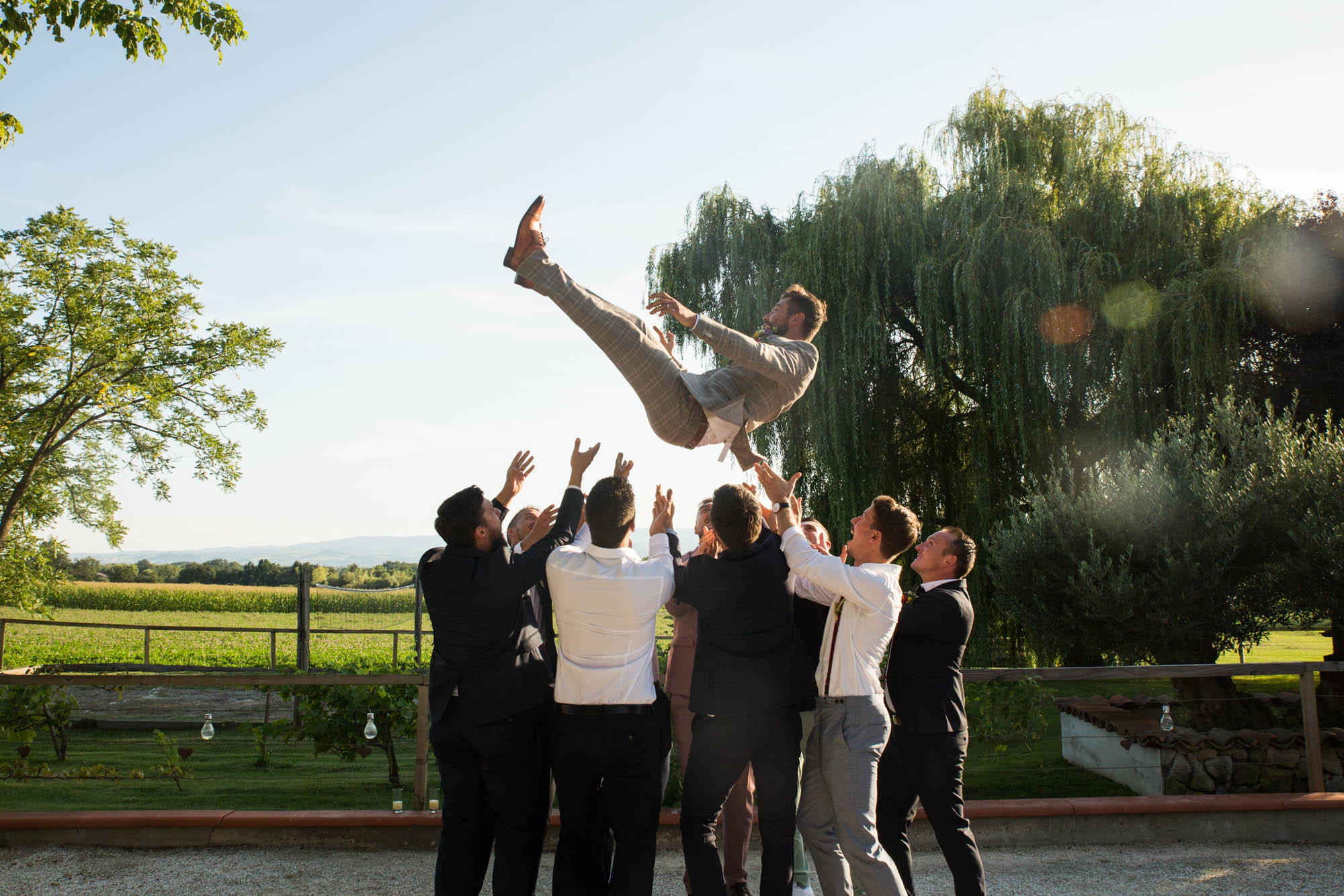 photographe-mariage-genilac-lyon-lifestyle-aurore-ceysson-ceremonie-laique-la-cours-du-domaine-Mornand-en-Forez