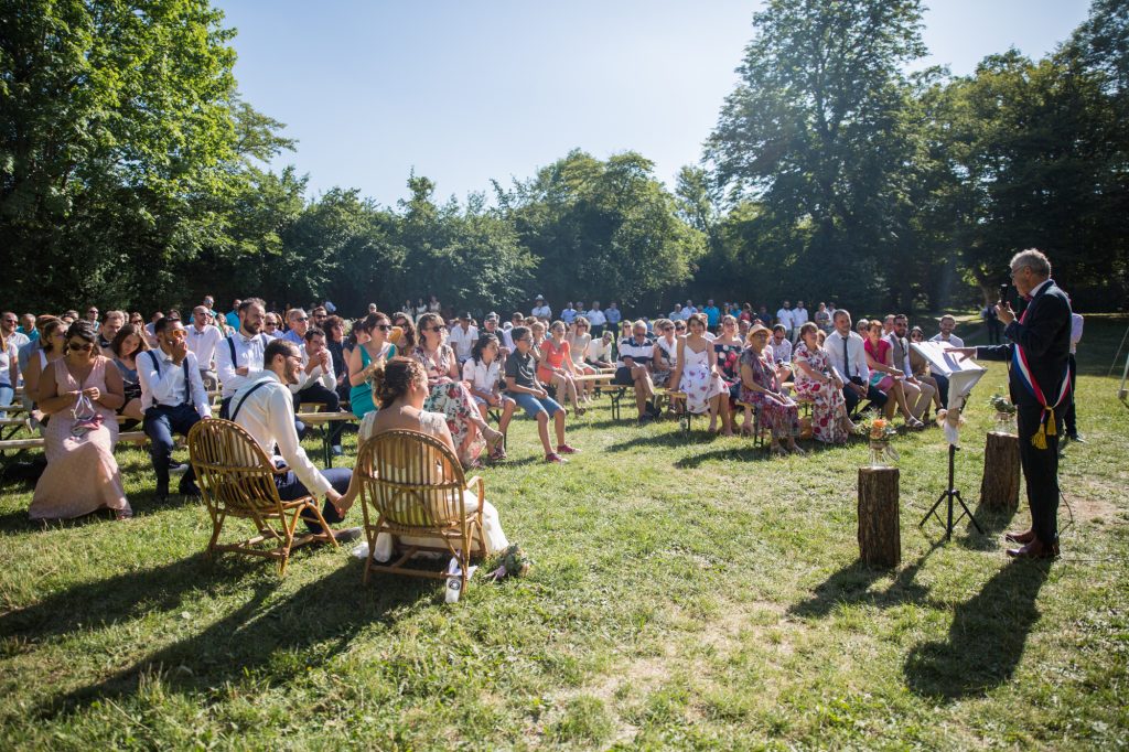 photographe-mariage-haute-loire-yssingeaux-aurore-ceysson-orangerie-maubourg-ceremonie-laique